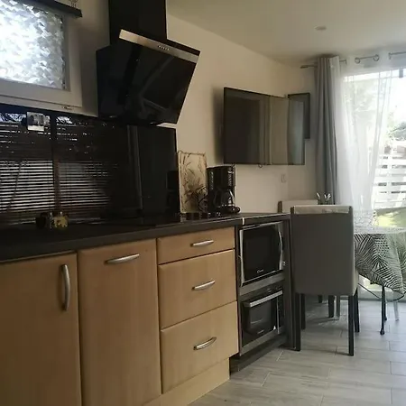 Apartment Independant Dans Avec Piscine *