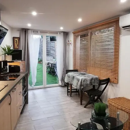 Apartment Independant Dans Avec Piscine
